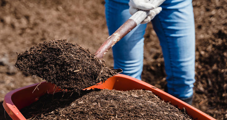épandre du compost